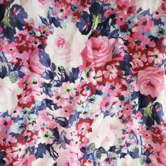 Judy Bond Floral Chiffon Blouse - Picture 3 of 3